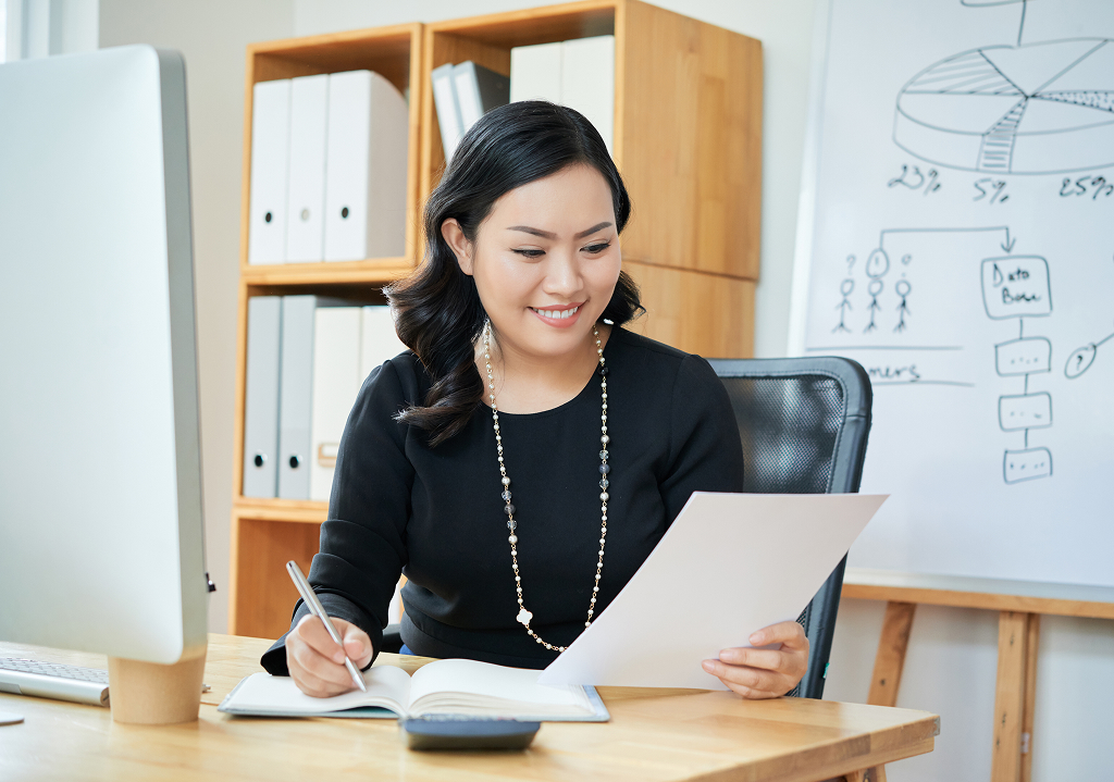 Businesswoman planning her work schedule at an office desk